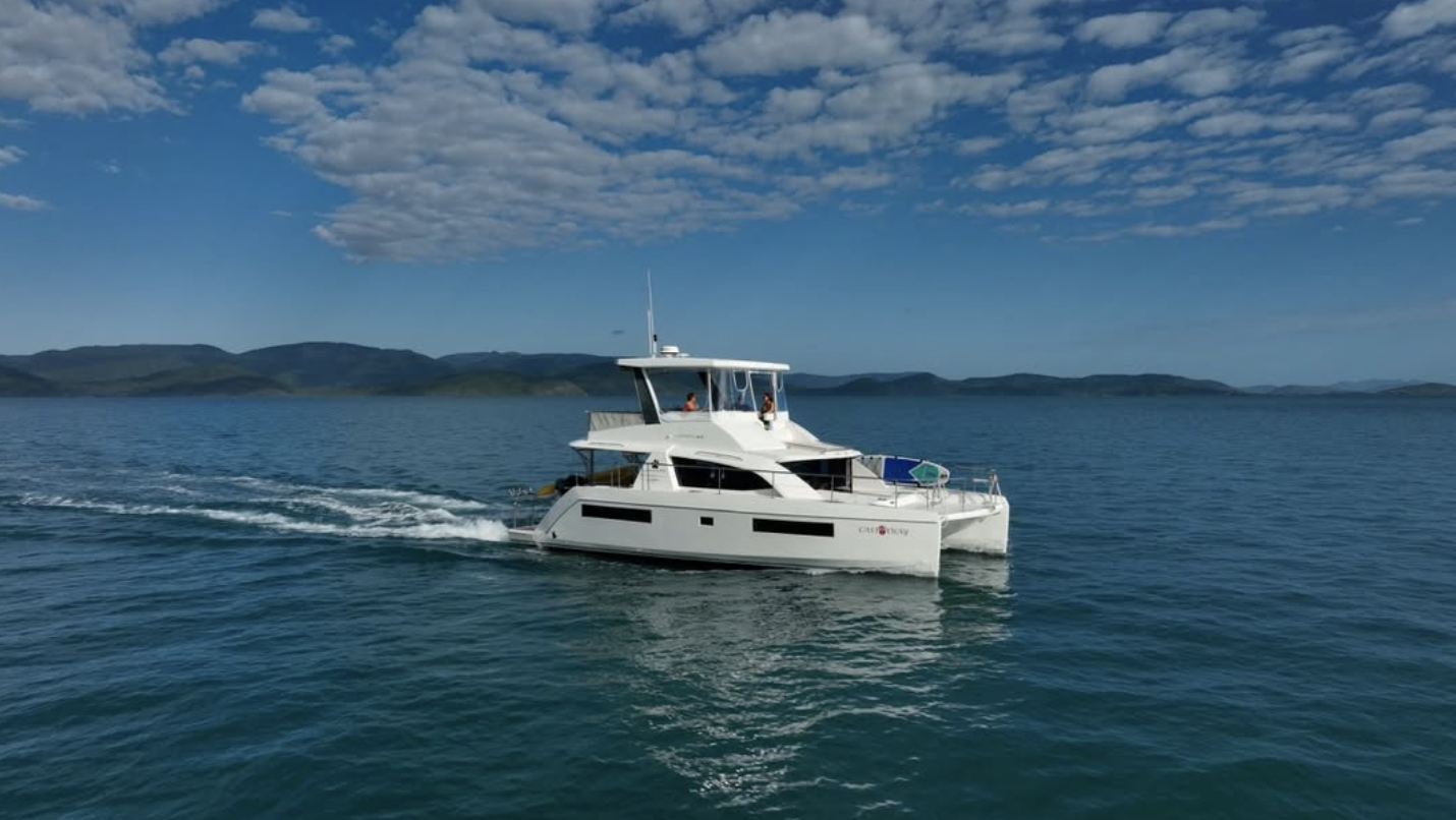 Power catamaran cruising the Whitsundays
